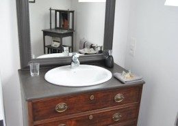 Ker Liviou, Lancieux : salle de bain chambre granit