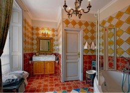Domaine De Gaudon, Ceilloux : sdb le jardin aux amours