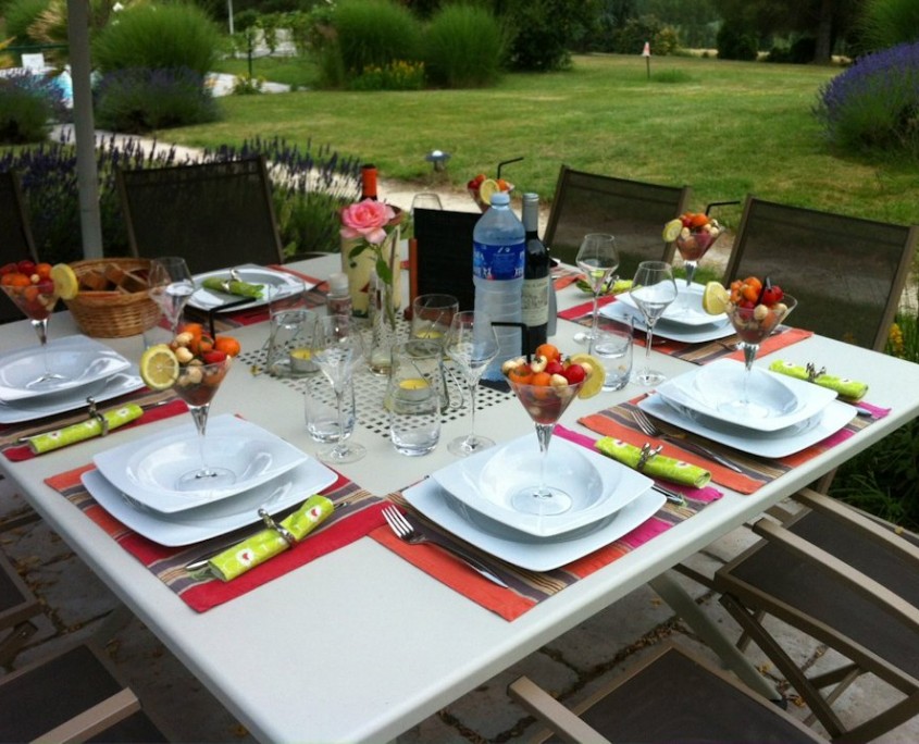 Maison Ardure : petit déjeuner à l'extérieur