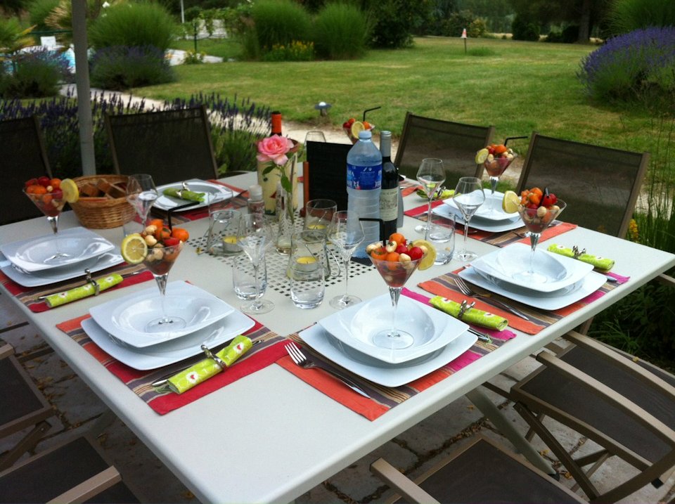 Maison Ardure : petit déjeuner à l'extérieur