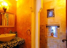 Salle de bains de la chambre Mille et Une Nuits (La Lysiane, Rouffilhac, Lot)