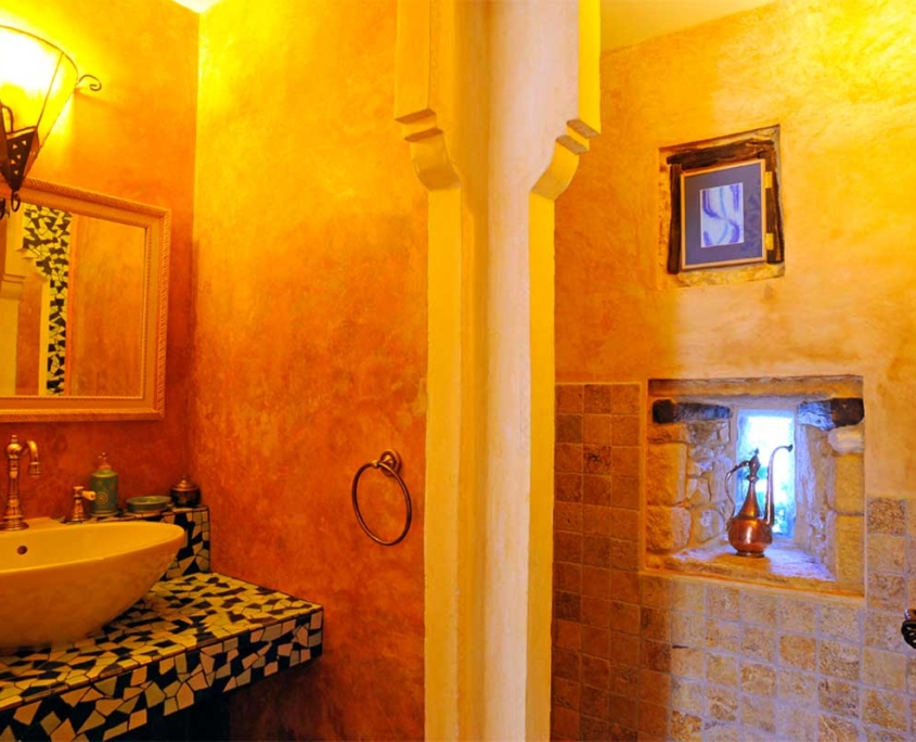 Salle de bains de la chambre Mille et Une Nuits (La Lysiane, Rouffilhac, Lot)