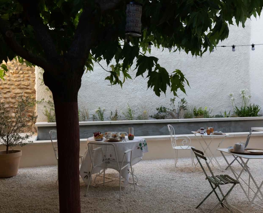 La Perroya maison de village au coeur de Visan : petit déjeuner à l'extérieur