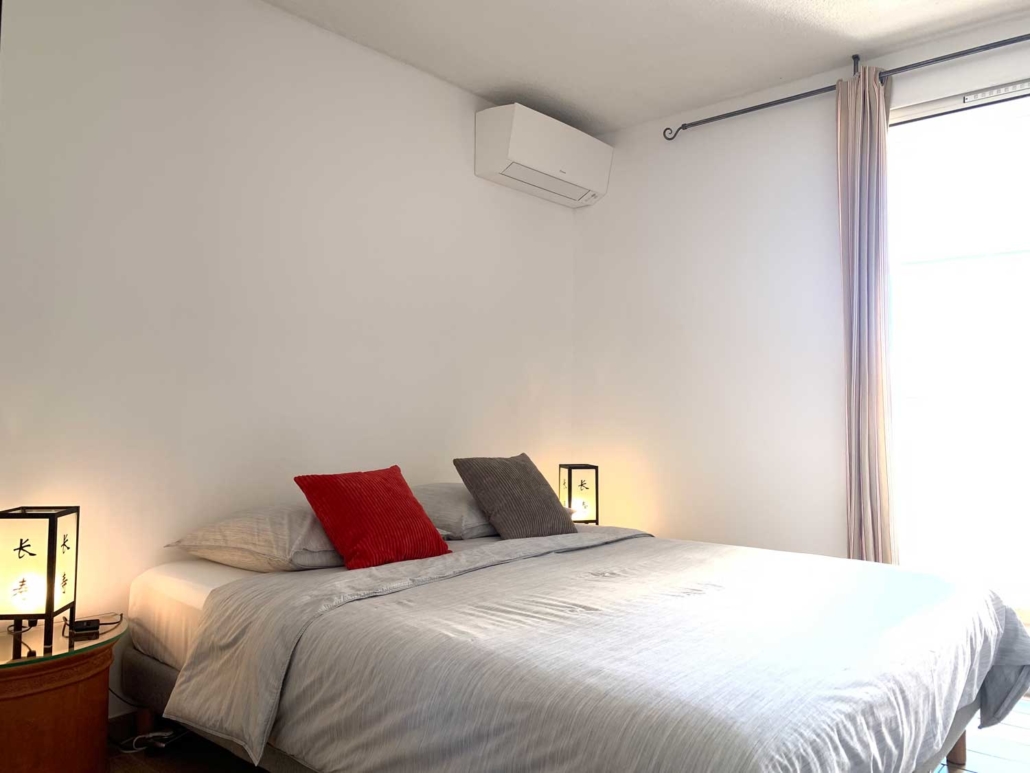 Chambre de l'appartement de vacances climatisé à Saint Mandrier-sur-Mer près de Toulon dans le Var