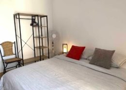 Chambre avec penderie-dressing de l'appartement de vacances (Saint Mandrier-sur-Mer)