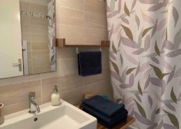 Location appartement de vacances dans le Var (Saint Mandrier) : salle de bain