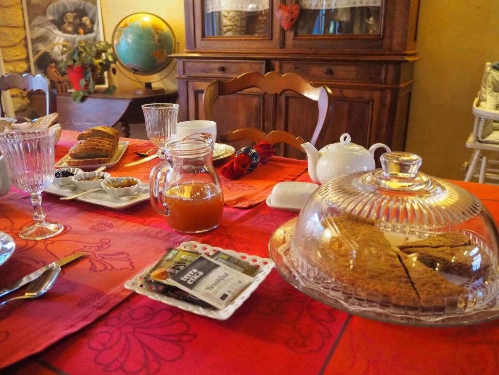 Petit déjeuner au coin du feu, Maison d'hôtes La Lysiane Rouffilhac (Lot)